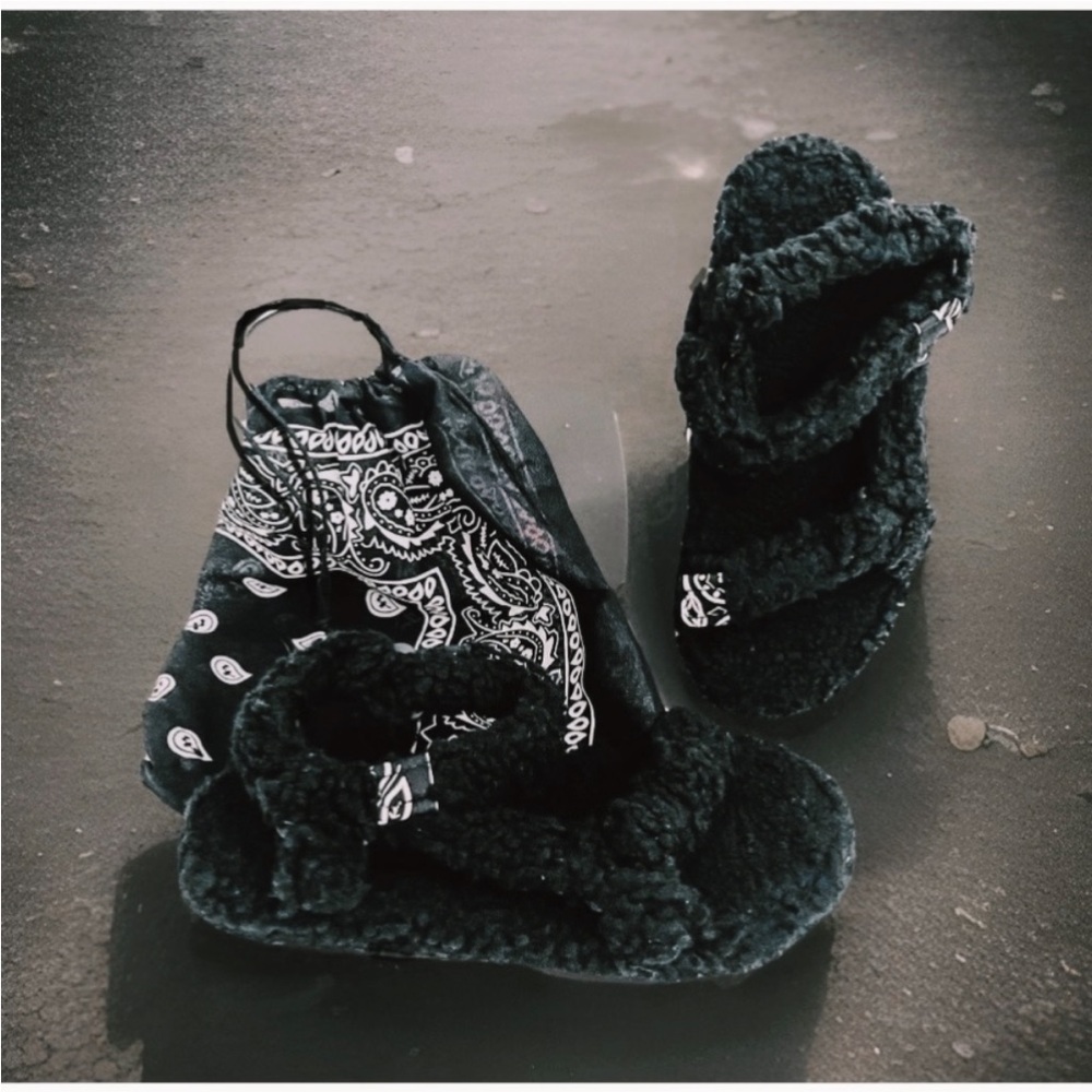 ARIZONA LOVE Trekky Faux Fur Bandana Sandals - Picture 4 of 7